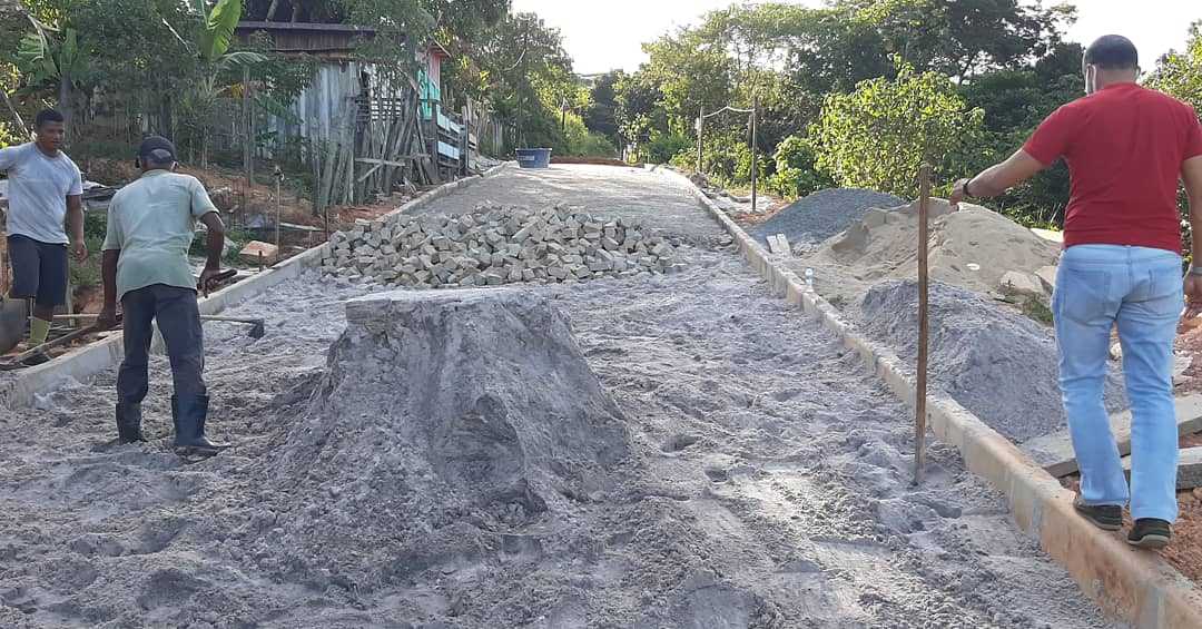 Camacã: Prefeitura reinicia o calçamento da Rua da Jaqueira